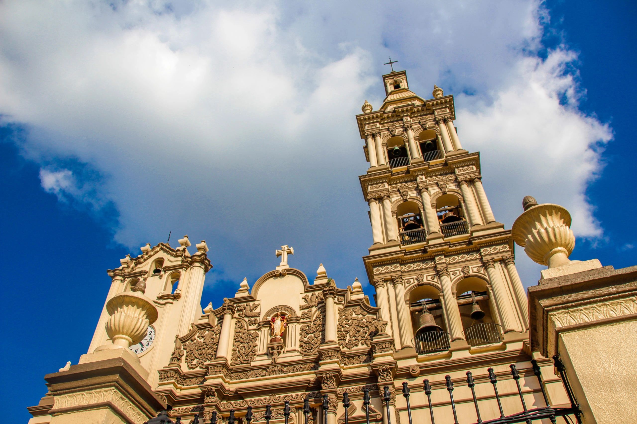 Catedral de Monterrey y Macroplaza